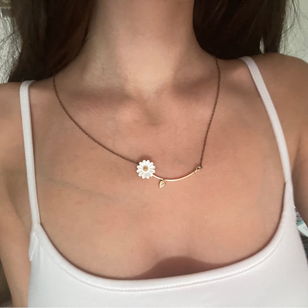Daisy White Flower Necklace